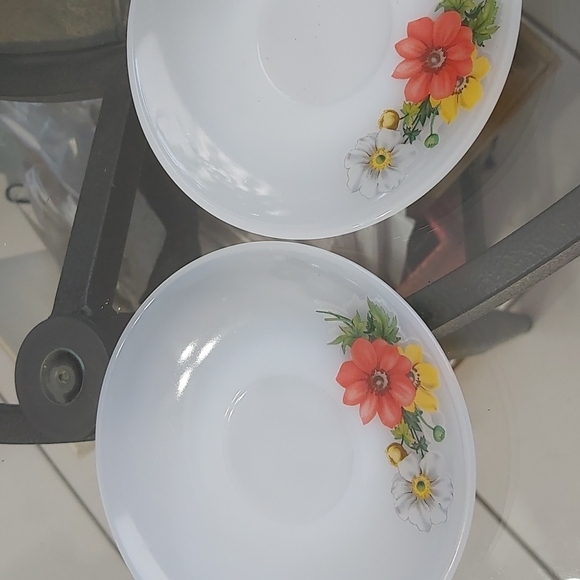 🙊2 for $50 Vintage Arcopal opaline expresso cups and saucers - Picture 3 of 4